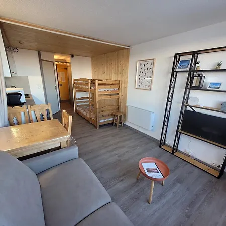 Rénové Et Fonctionnel · Pied Des Pistes · 4 Personnes - Fr-1-181-2609 *